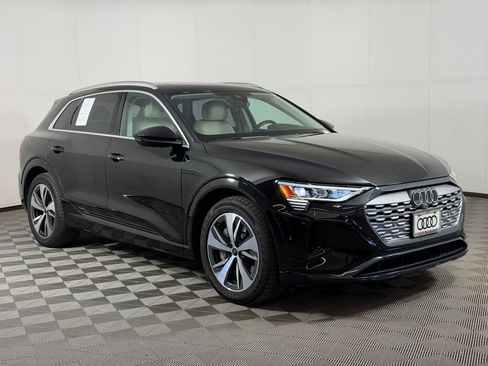 Used 2024 Audi Q8 e-tron Premium Plus w/ Premium Plus Package AWD/4WD image 7