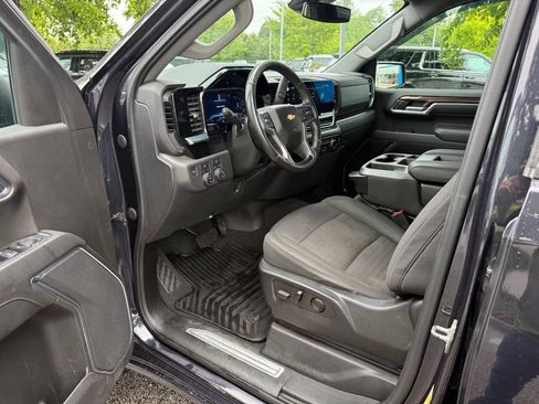 Used 2022 Chevrolet Silverado 1500 LT AWD/4WD image 12