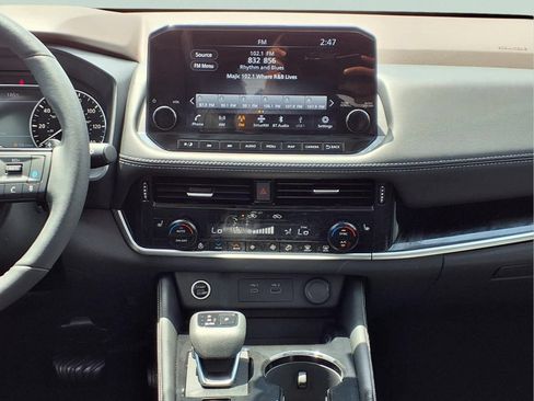 Used 2023 Nissan Rogue SL w/ SL Premium Package FWD image 13