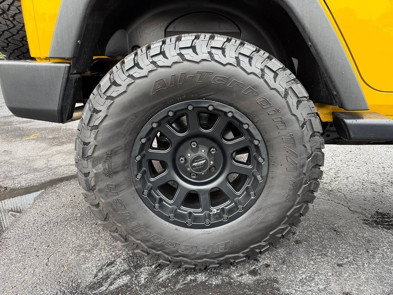Used 2015 Jeep Wrangler Unlimited Rubicon w/ Connectivity Group AWD/4WD image 10