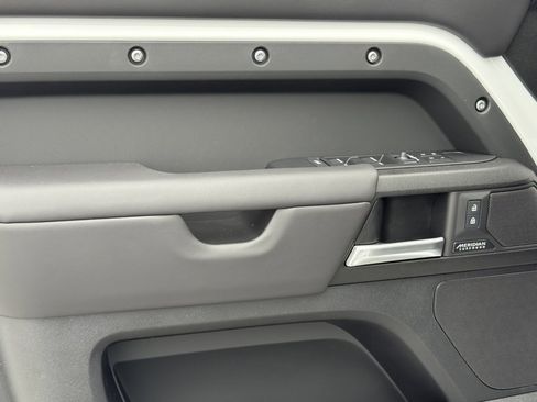 New 2025 Land Rover Defender 110 V8 image 10