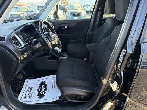 Used 2018 Jeep Renegade Latitude w/ Cold Weather Group image 10