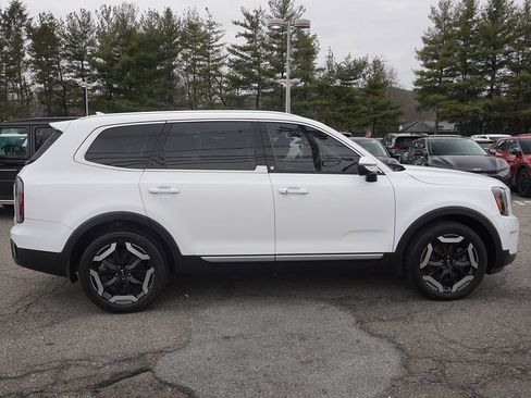 Used 2023 Kia Telluride EX w/ EX Captain's Chair Package image 16