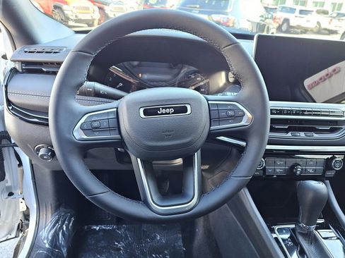 New 2026 Jeep Compass Latitude image 23