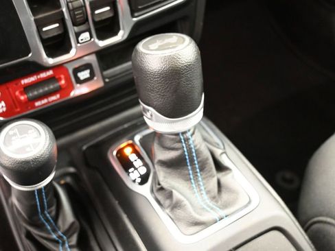 Used 2023 Jeep Wrangler Unlimited Rubicon 4xe AWD/4WD image 31