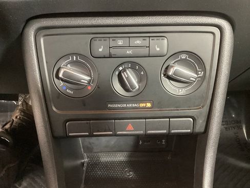 Used 2016 Volkswagen Beetle 1.8T SE image 25