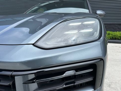 Used 2026 Porsche Cayenne E-Hybrid Coupe AWD/4WD image 9