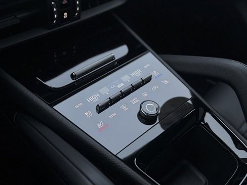 Certified 2024 Porsche Cayenne Coupe image 29