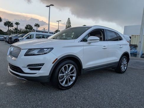 Used 2019 Lincoln MKC Select w/ Select Plus Package FWD image 3