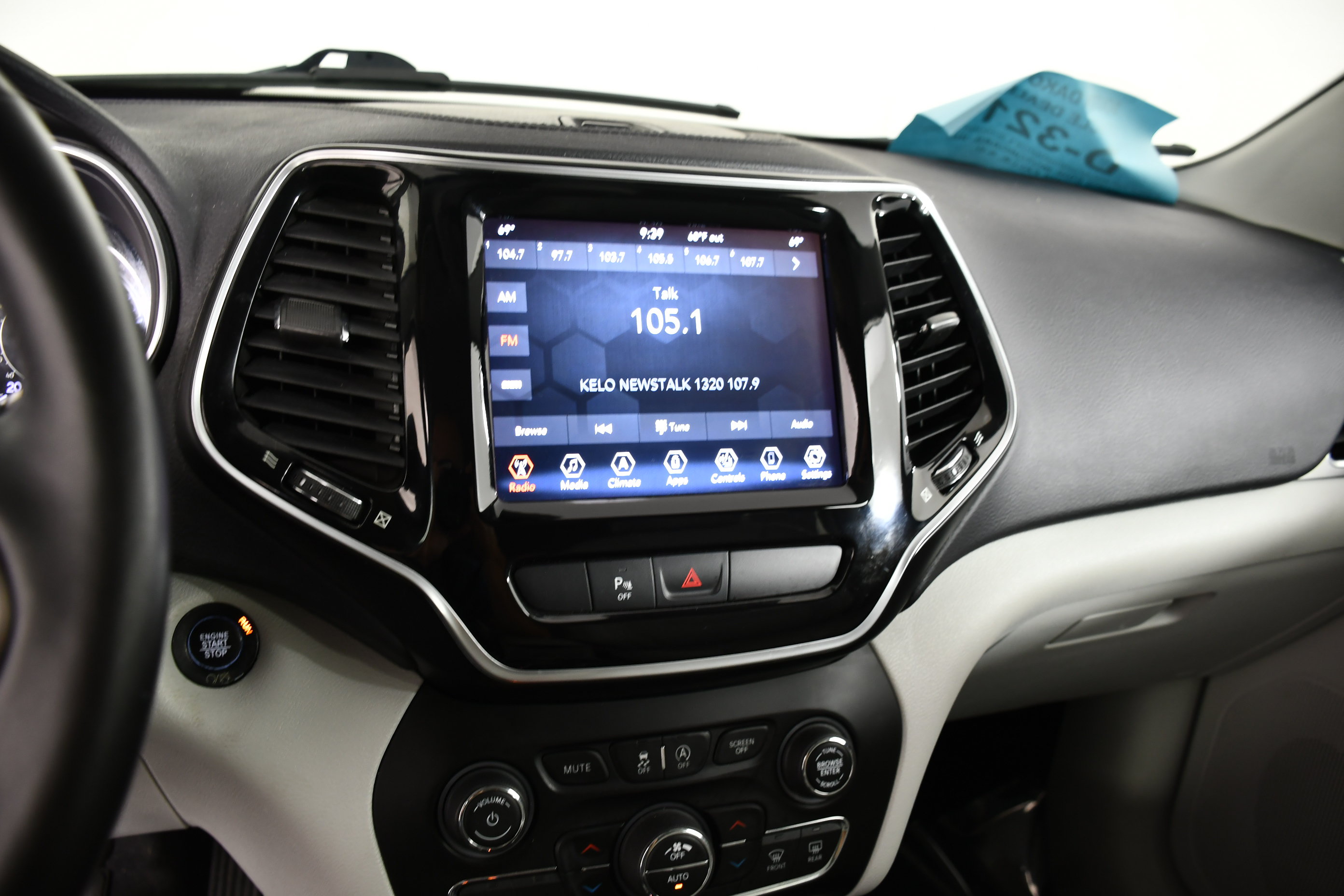 Used 2020 Jeep Cherokee Limited AWD/4WD image 25