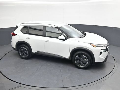 Used 2025 Nissan Rogue SV FWD image 32