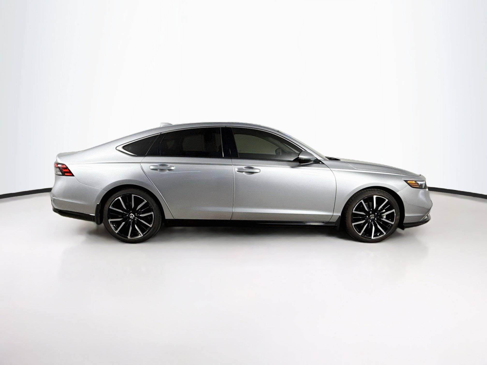 Used 2024 Honda Accord Touring image 2
