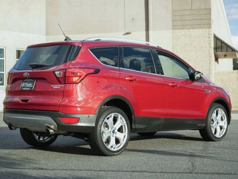 Used 2019 Ford Escape Titanium image 4