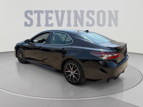 Used 2024 Toyota Camry SE FWD image 3