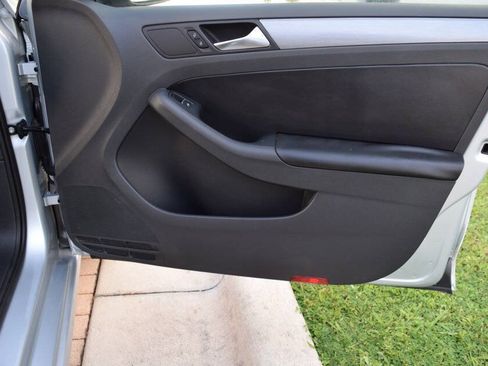 Used 2013 Volkswagen Jetta TDI FWD image 71