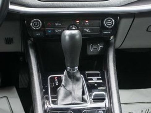 Used 2022 Jeep Compass Latitude AWD/4WD image 16