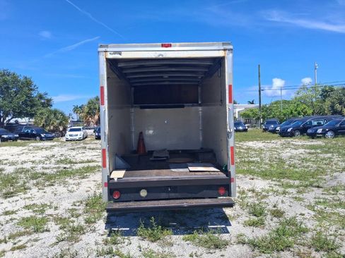 Used 2009 Ford E-350 and Econoline 350 Super Duty image 5