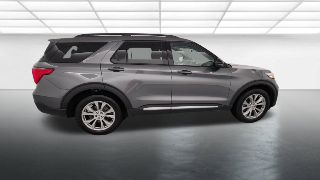 Used 2024 Ford Explorer XLT w/ Equipment Group 202A AWD/4WD image 9