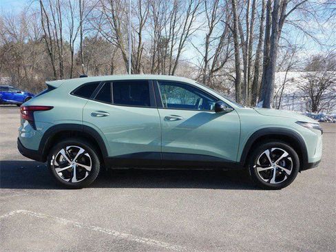 Used 2024 Chevrolet Trax RS w/ Driver Confidence Package image 8