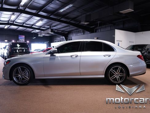 Used 2019 Mercedes-Benz E 300 4MATIC w/ Premium 1 Package image 4