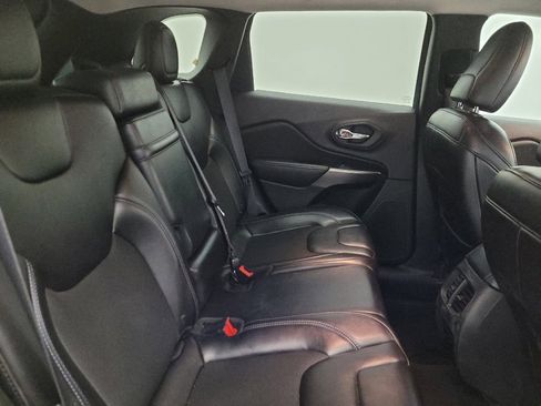 Used 2019 Jeep Cherokee Latitude Plus image 19