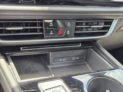 Used 2024 Volkswagen Atlas SE w/ Panoramic Sunroof Package FWD image 28