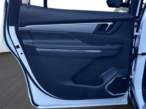 Used 2025 Buick Enclave Preferred image 13