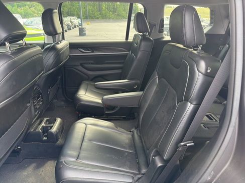 Used 2023 Jeep Grand Cherokee L Limited AWD/4WD image 11