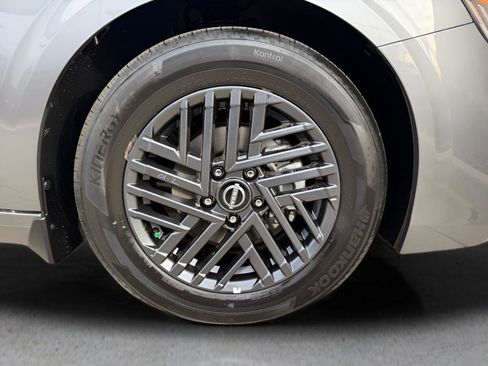 New 2026 Nissan Sentra SV image 32