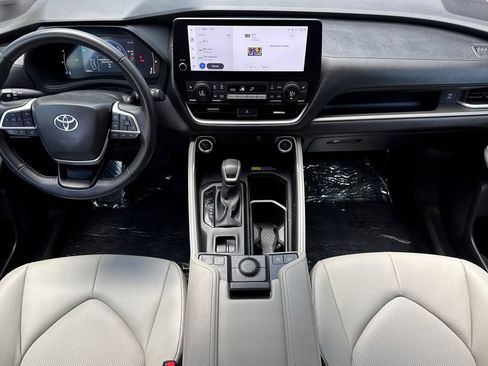 Certified 2025 Toyota Grand Highlander AWD Hybrid image 12