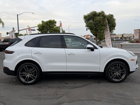 Used 2023 Porsche Cayenne S Platinum w/ Premium Package Plus image 19