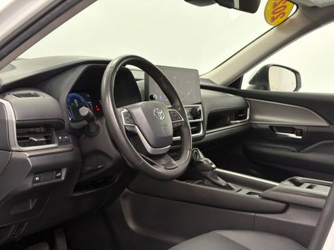 Used 2025 Toyota Grand Highlander AWD Hybrid image 13