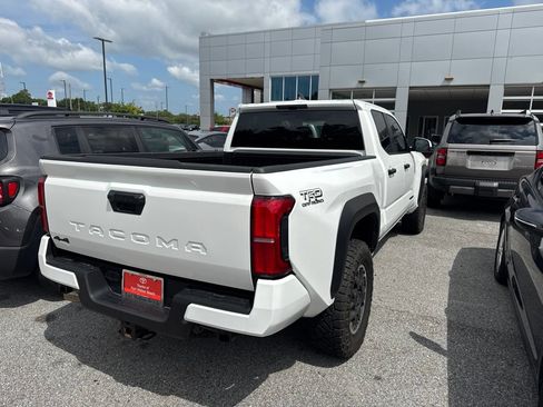 Used 2026 Toyota Tacoma TRD Off-Road AWD/4WD image 7