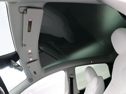 Used 2023 Tesla Model Y Long Range image 17