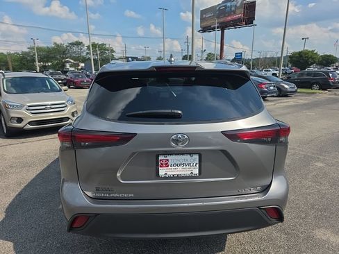 Used 2025 Toyota Highlander XLE AWD/4WD image 6