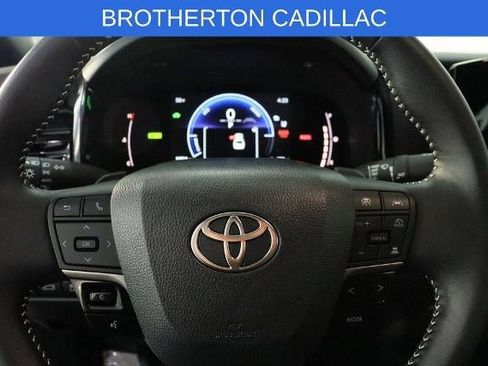 Used 2025 Toyota Camry SE image 17