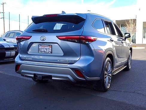 Used 2022 Toyota Highlander Platinum AWD/4WD image 4
