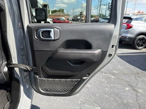 Used 2021 Jeep Wrangler Unlimited Rubicon w/ Xtreme Recon 35" Tire Package AWD/4WD image 18