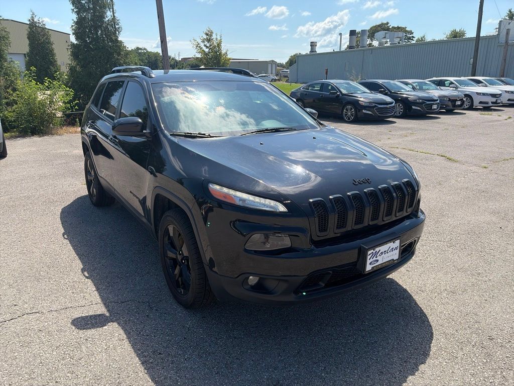 Used 2018 Jeep Cherokee Latitude w/ Altitude Package AWD/4WD image 8