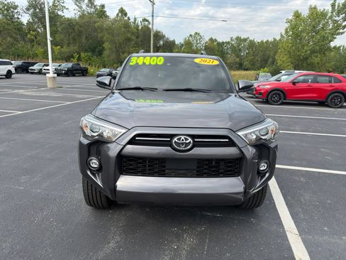 Used 2021 Toyota 4Runner SR5 Premium w/ Moonroof Package AWD/4WD image 9