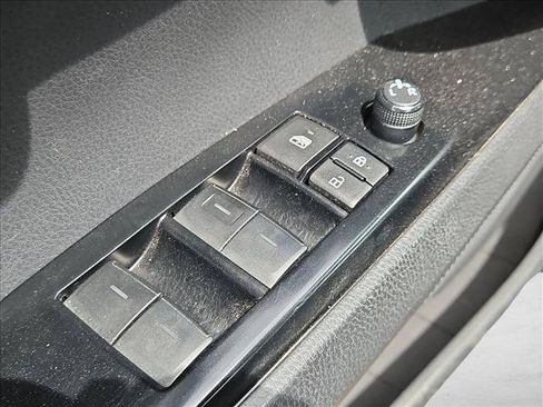 Used 2025 Toyota Camry SE FWD image 11