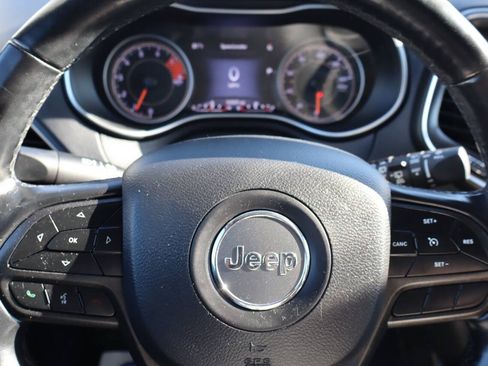 Used 2020 Jeep Cherokee Trailhawk w/ Cold Weather Group AWD/4WD image 17
