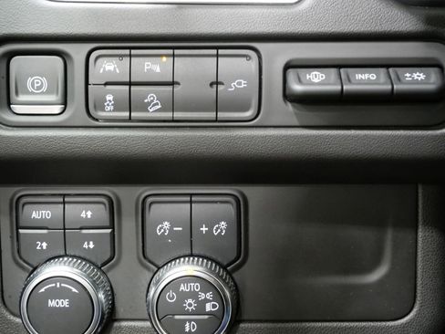 Used 2021 GMC Yukon AT4 w/ Technology Package image 15