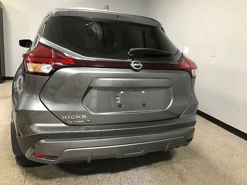 Used 2022 Nissan Kicks S FWD image 4