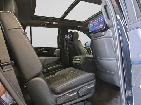 Used 2023 Cadillac Escalade Sport Platinum w/ LPO, ONYX Package AWD/4WD image 33
