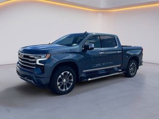 Used 2024 Chevrolet Silverado 1500 High Country w/ Technology Package AWD/4WD video 3