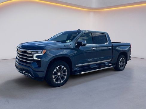 Used 2024 Chevrolet Silverado 1500 High Country w/ Technology Package image 3