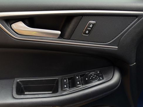 Used 2022 Ford Edge SEL image 11