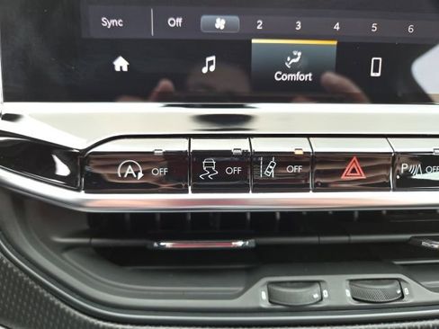 Used 2025 Jeep Compass Trailhawk image 10