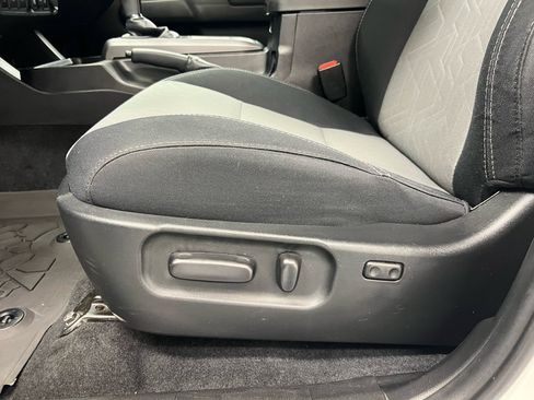 Used 2022 Toyota Tacoma TRD Off-Road w/ Technology Package image 7